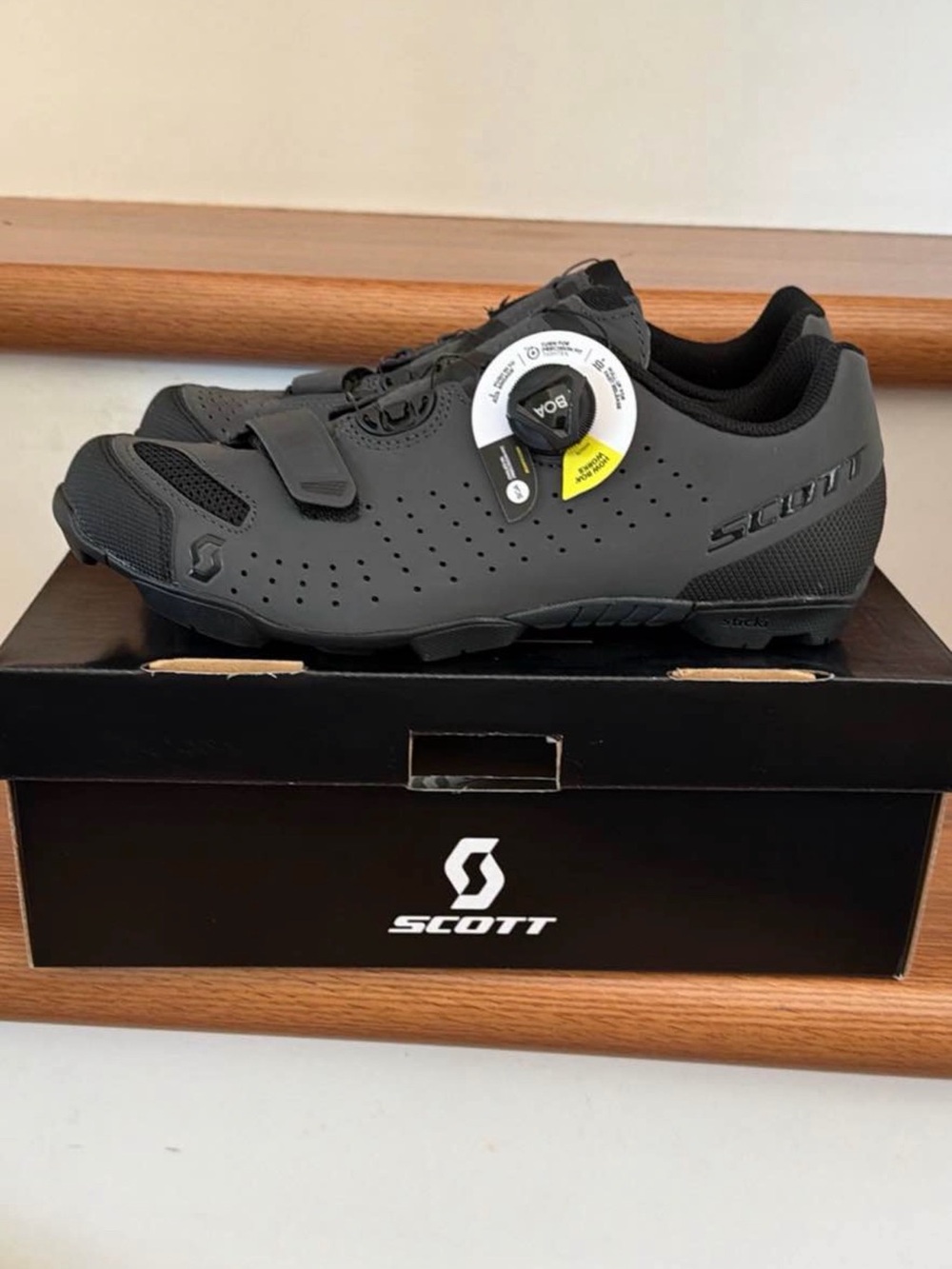 SCOTT Men's Matte Black Cycling Shoes with BOA Closure